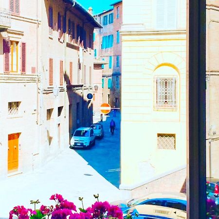 B&B Le Camere Di Livia Siena Luaran gambar