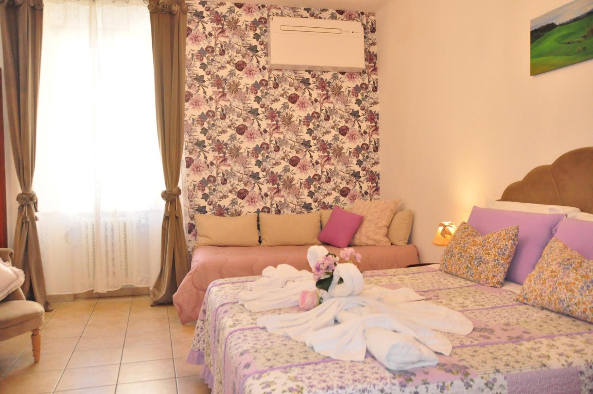B&B Le Camere Di Livia Siena Luaran gambar